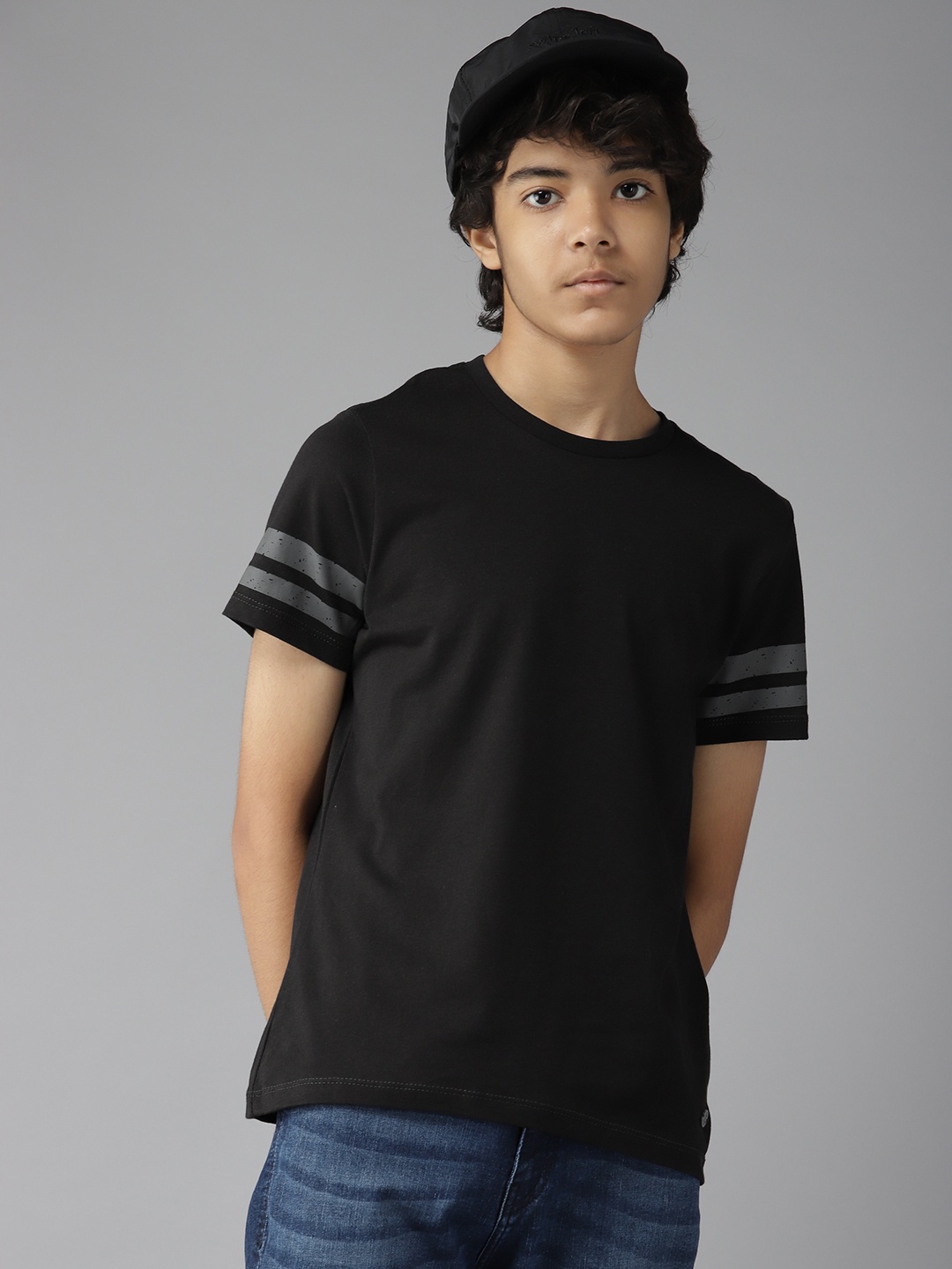 

UTH by Roadster Boys Black Pure Cotton Solid T-shirt