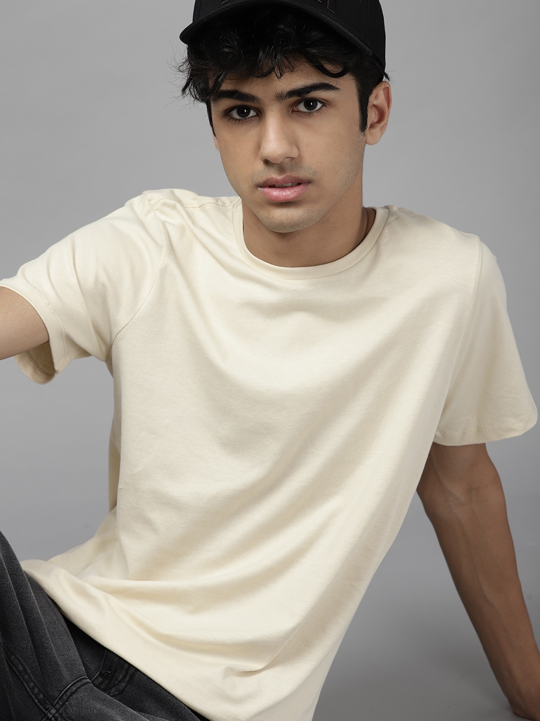 

UTH by Roadster Boys Cream-Coloured Pure Cotton Solid T-shirt