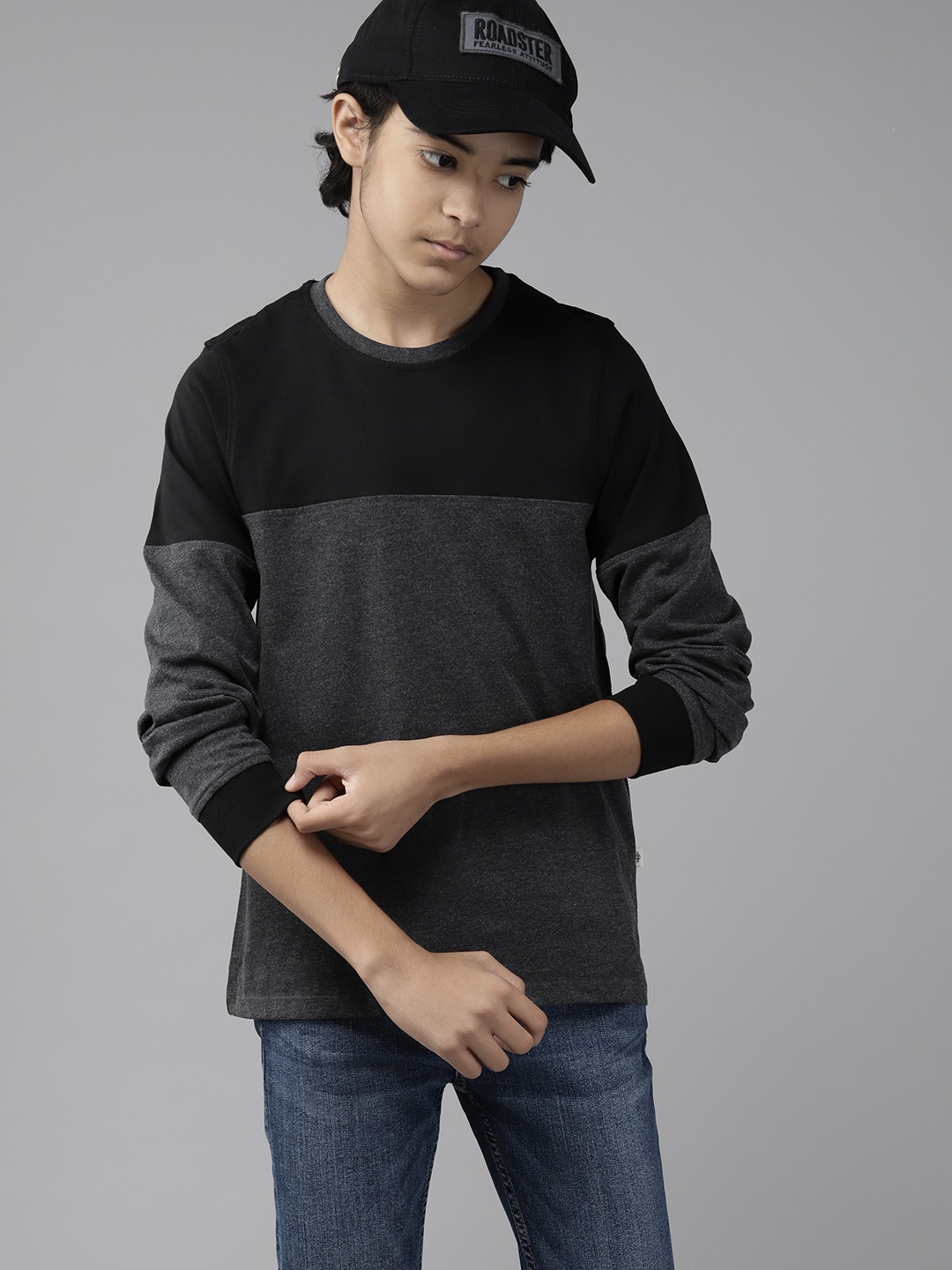 

UTH by Roadster Boys Charcoal Grey & Black Colourblocked T-shirt