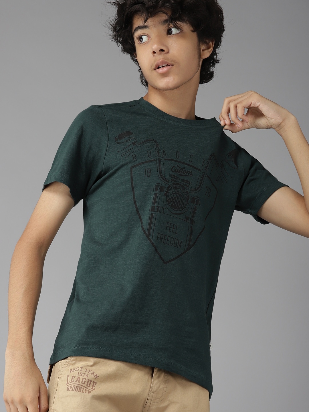 

UTH by Roadster Boys Green & Black Graphic Printed Cotton T-shirt