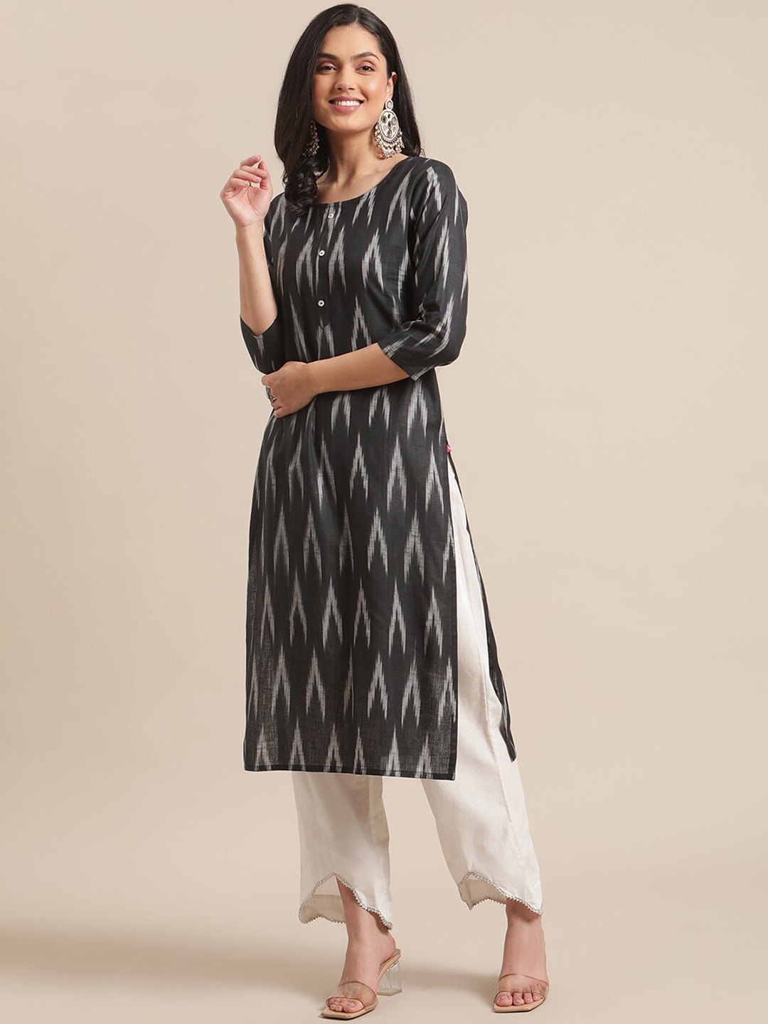 

Varanga Women Black & White Printed Kurta