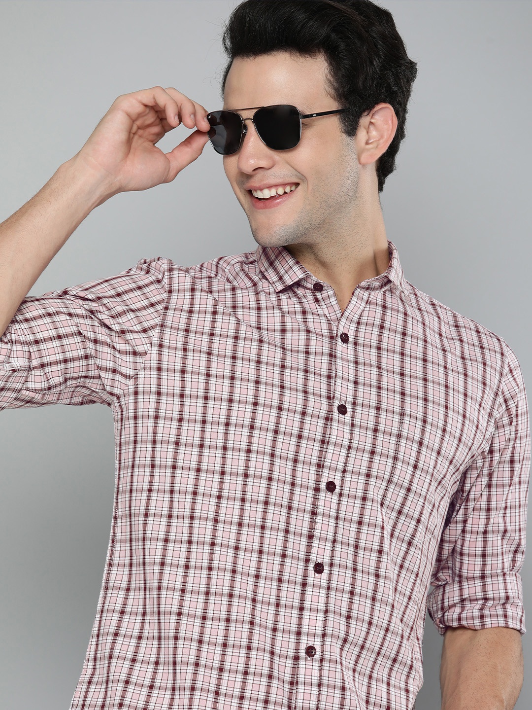 

Mast & Harbour Men Pink & White Checked Casual Shirt