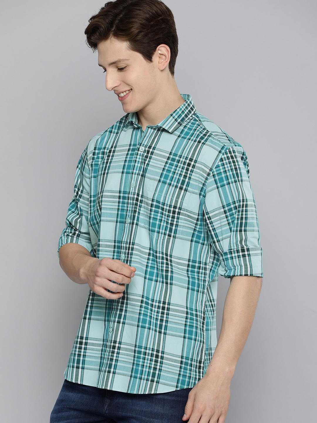 

Mast & Harbour Men Green Checked Casual Shirt