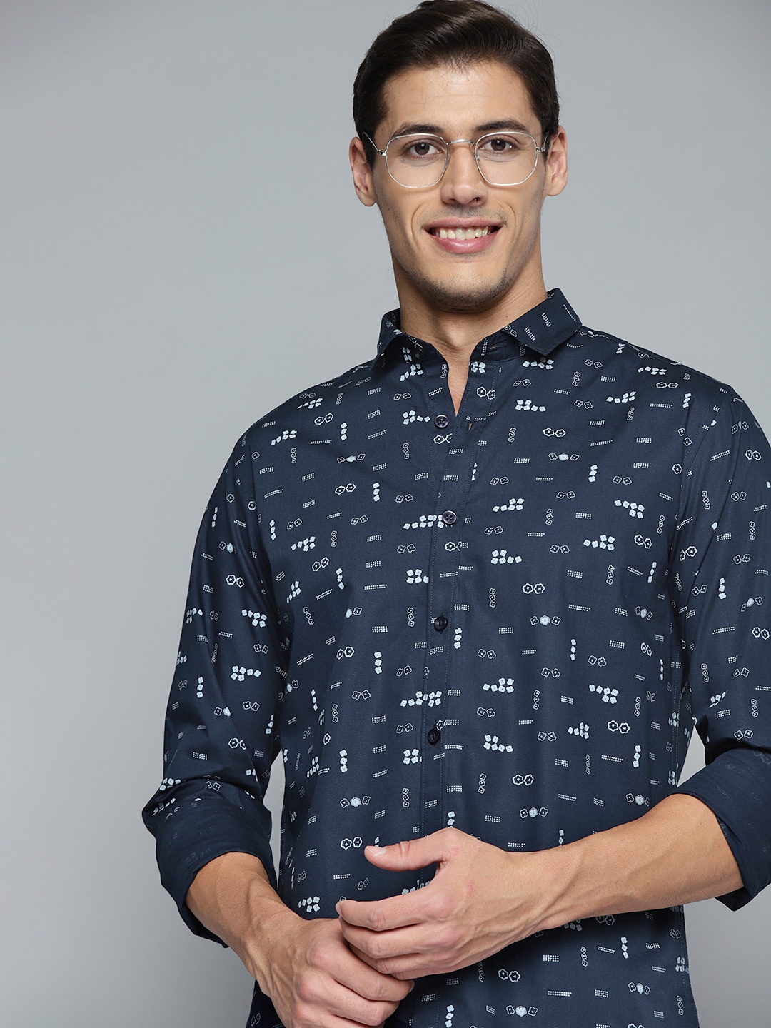 

Mast & Harbour Men Navy Blue Pure Cotton Printed Casual Shirt