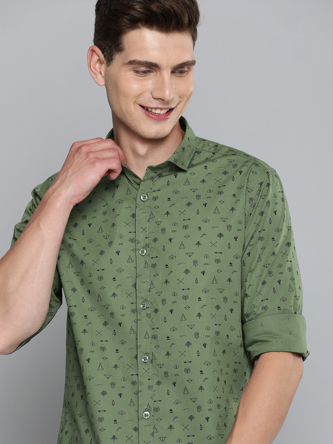 

Mast & Harbour Men Green Slim Fit Geometric Printed Pure Cotton Casual Shirt