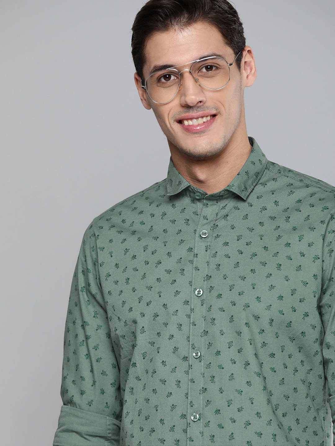 

Mast & Harbour Men Green Pure Cotton Floral Printed Casual Shirt