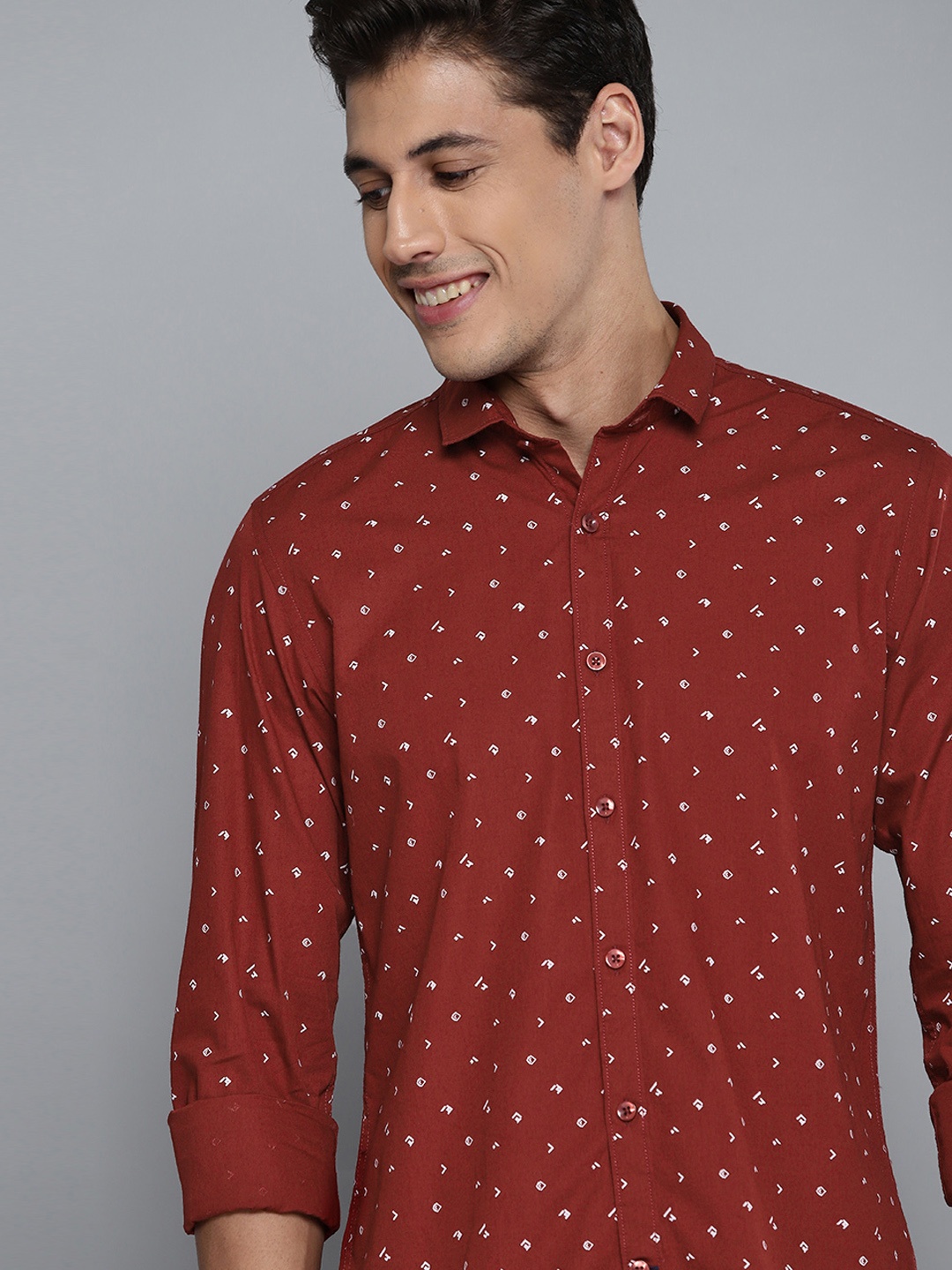 

Mast & Harbour Men Maroon & White Pure Cotton Opaque Printed Casual Shirt