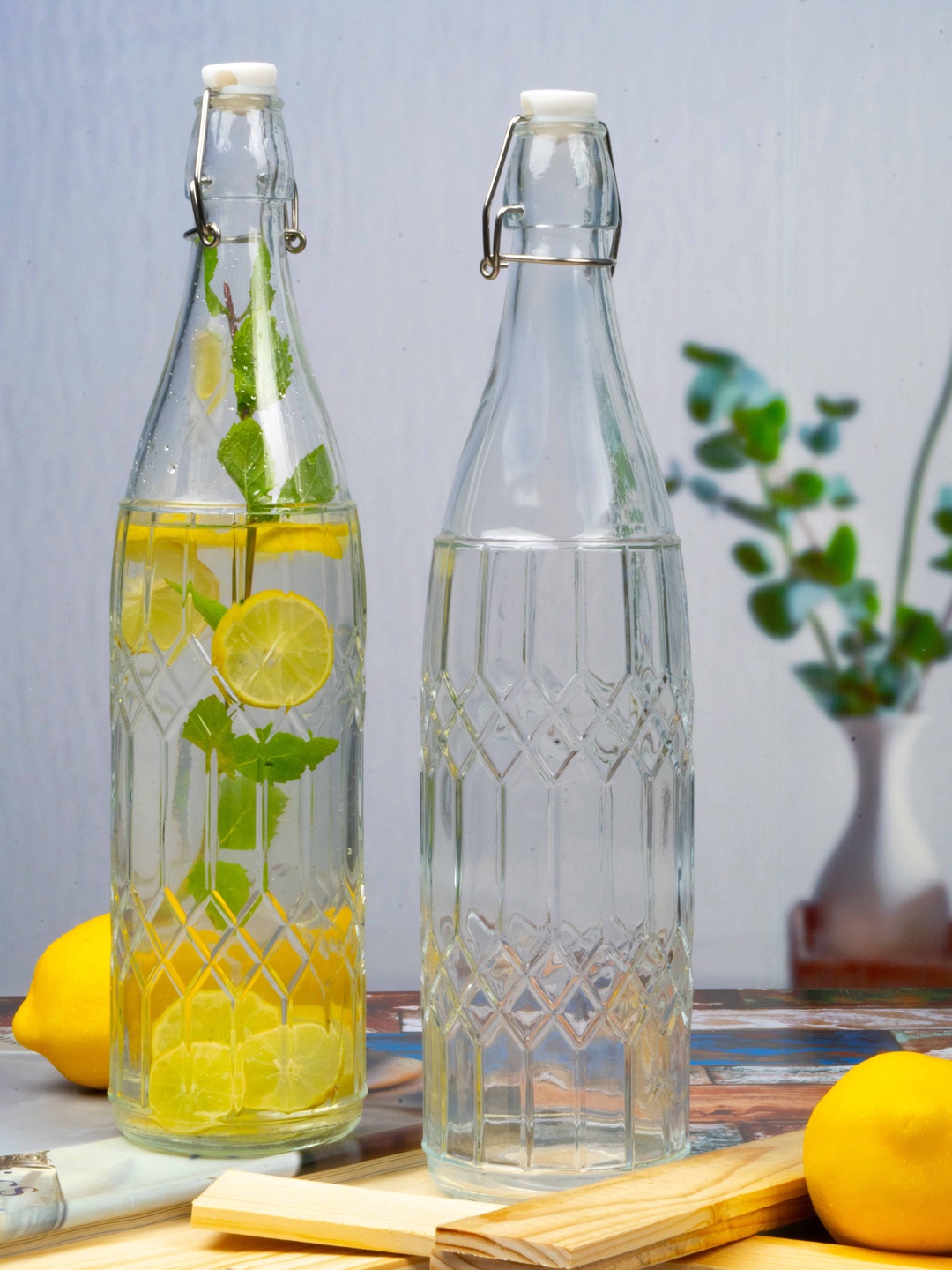 

White Gold Set Of 2 Transparent Solid 2 Water Bottles