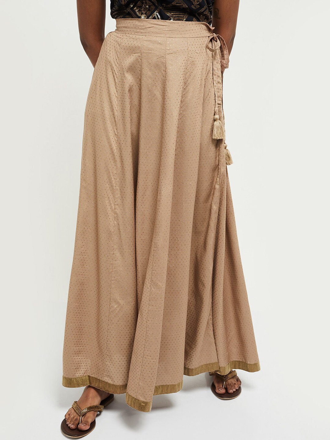 

max Women Beige Solid Flared Maxi Skirt