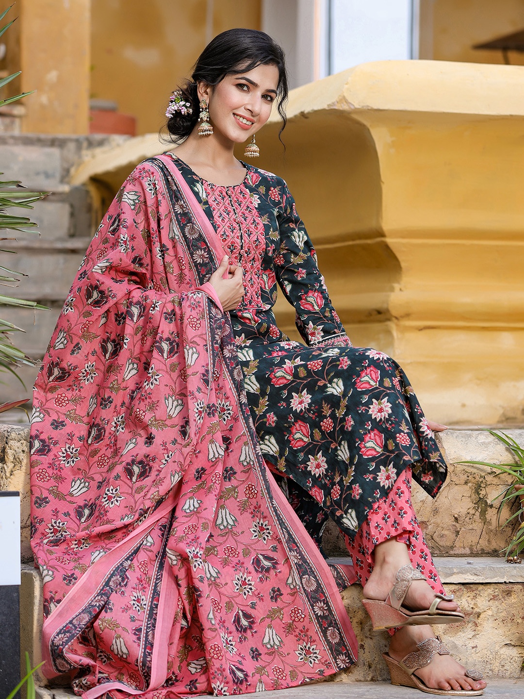 

AHIKA Women Ethnic Motifs Print Cotton Blend Kurta with Trousers & Dupatta, Teal