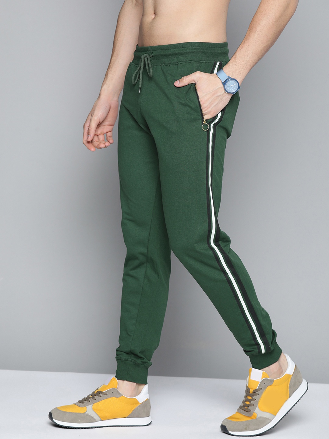 

HERE&NOW Men Green Solid Regular Fit Trackpants