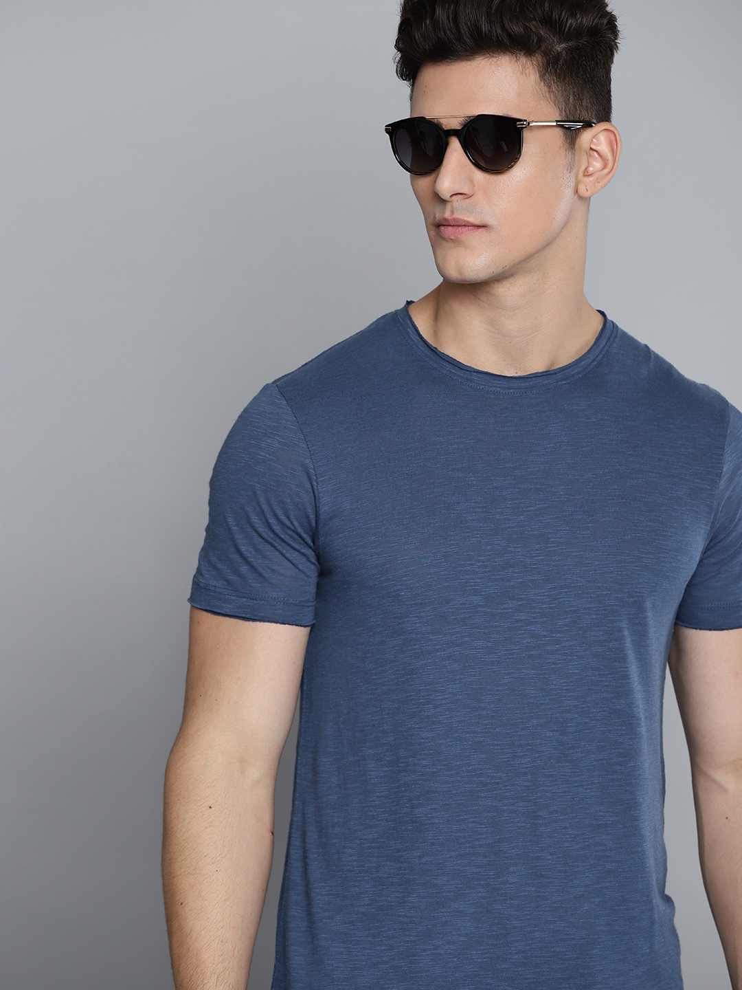 

Harvard Men Blue Pure Cotton Solid T-shirt