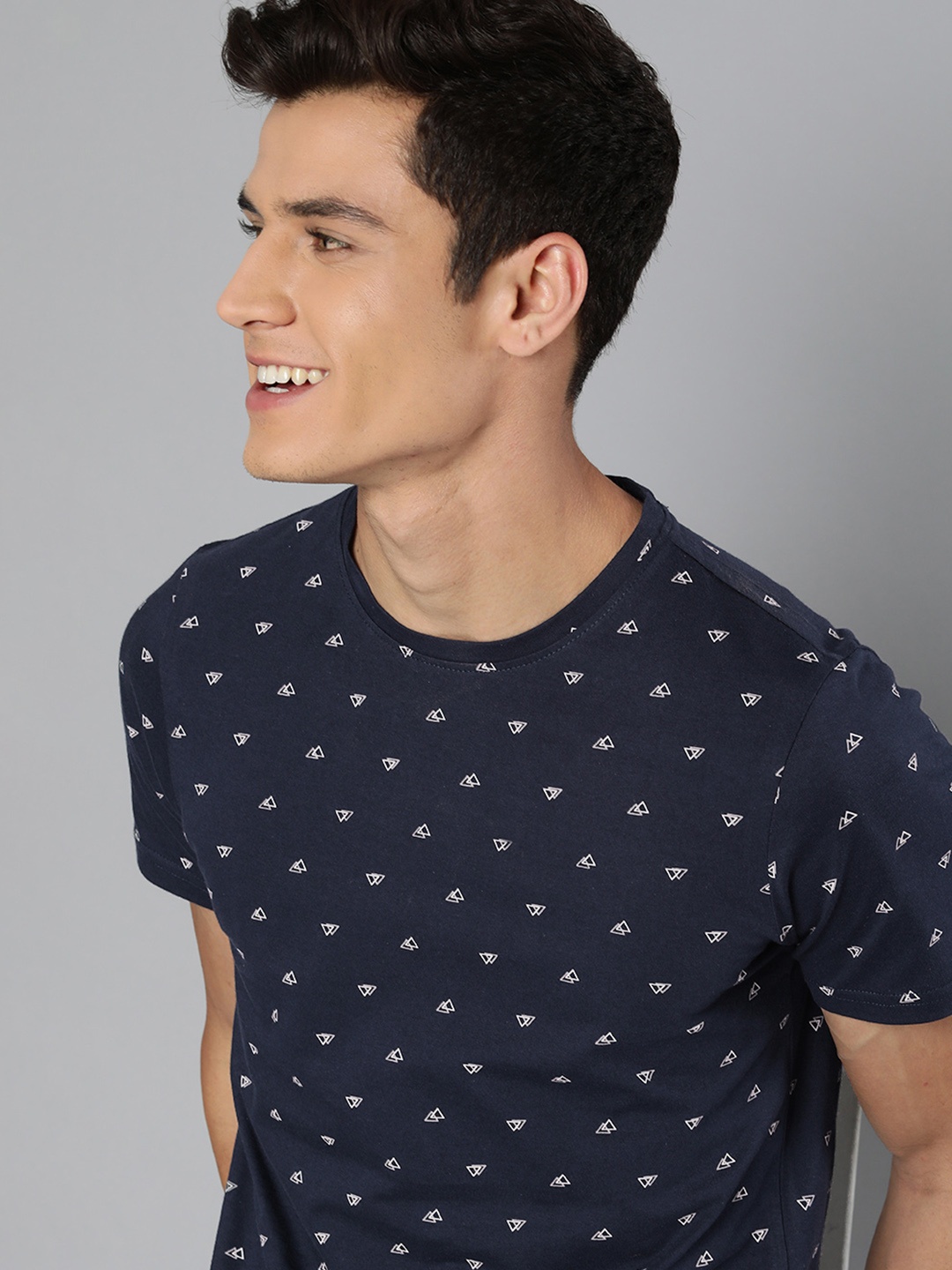 

Mast & Harbour Men Navy Blue & White Printed T-shirt