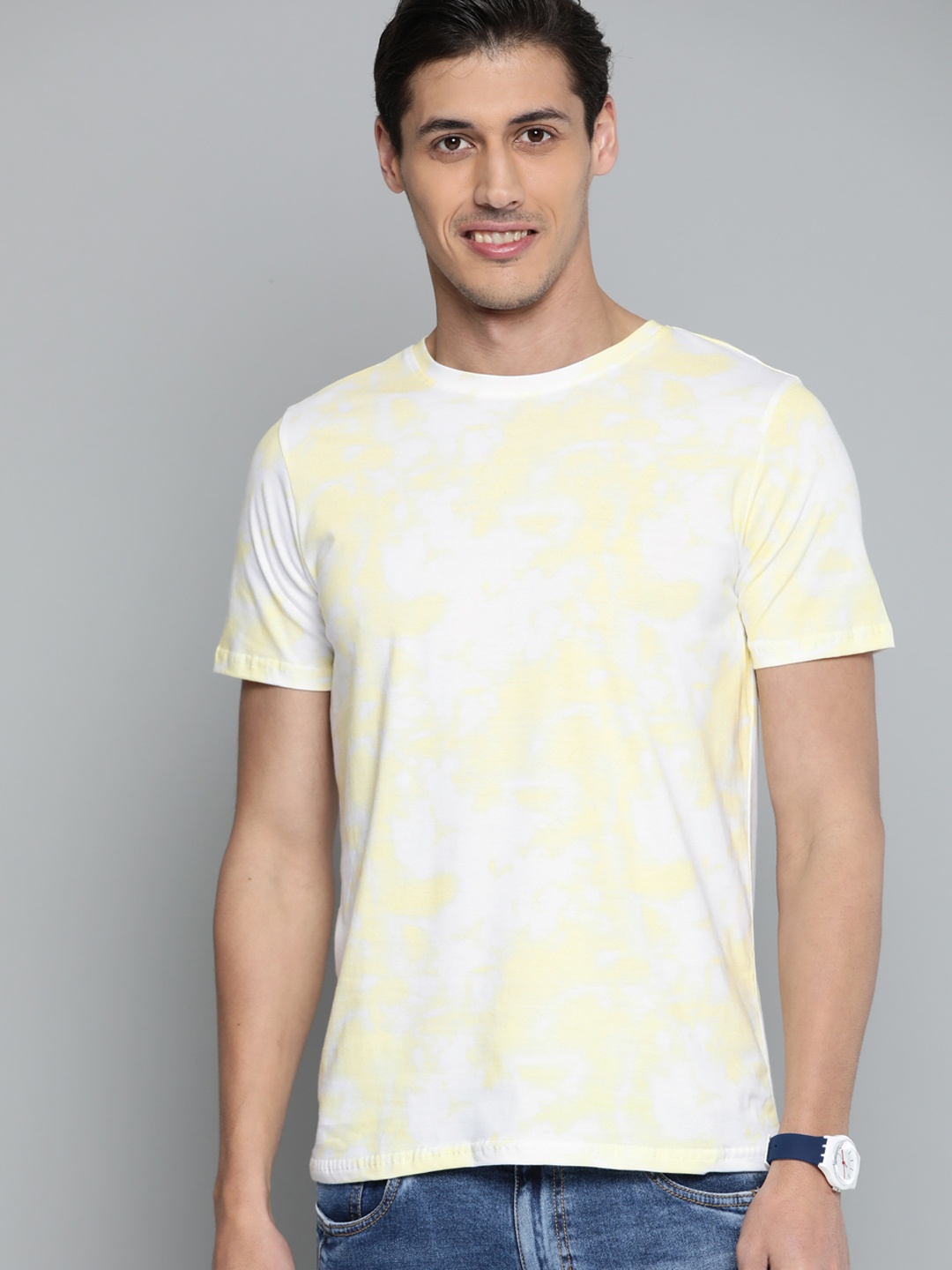

Mast & Harbour Men Yellow & White Tie and Dyed Pure Cotton T-shirt