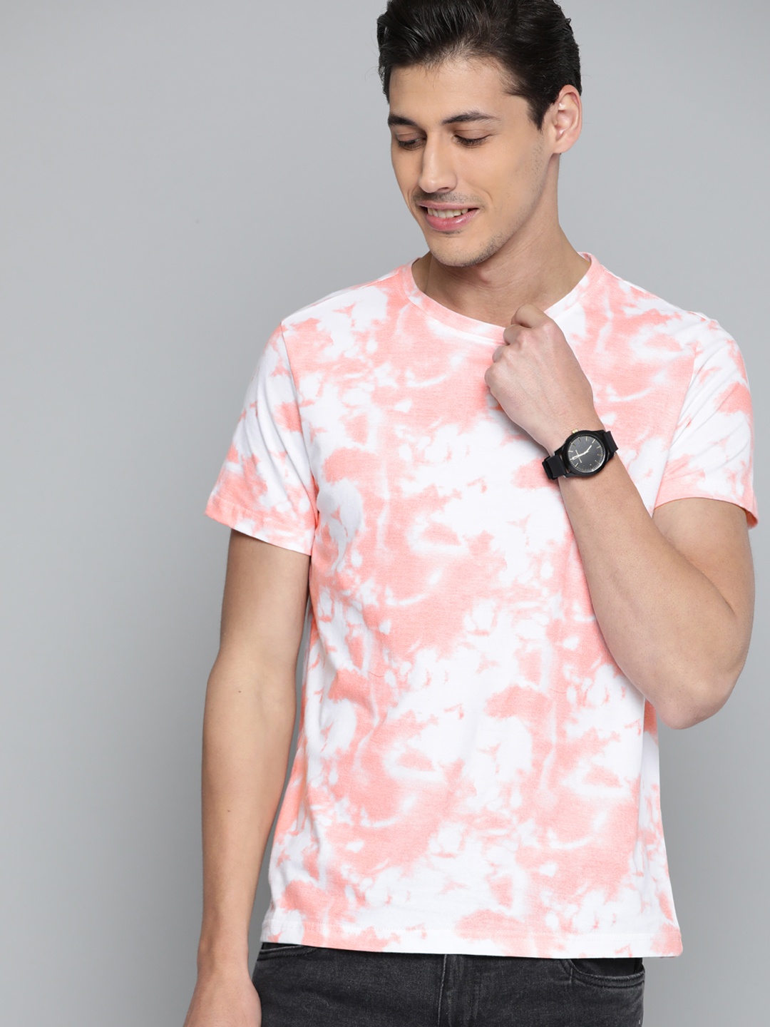 

Mast & Harbour Men White & Pink Tie and Dyed Pure Cotton T-shirt