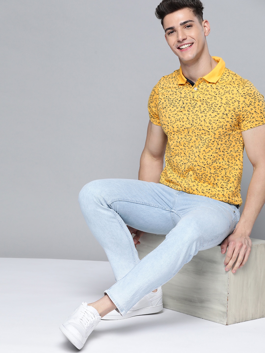 

Mast & Harbour Men Mustard Yellow & Navy Blue Ditsy Floral Print Pure Cotton T-shirt