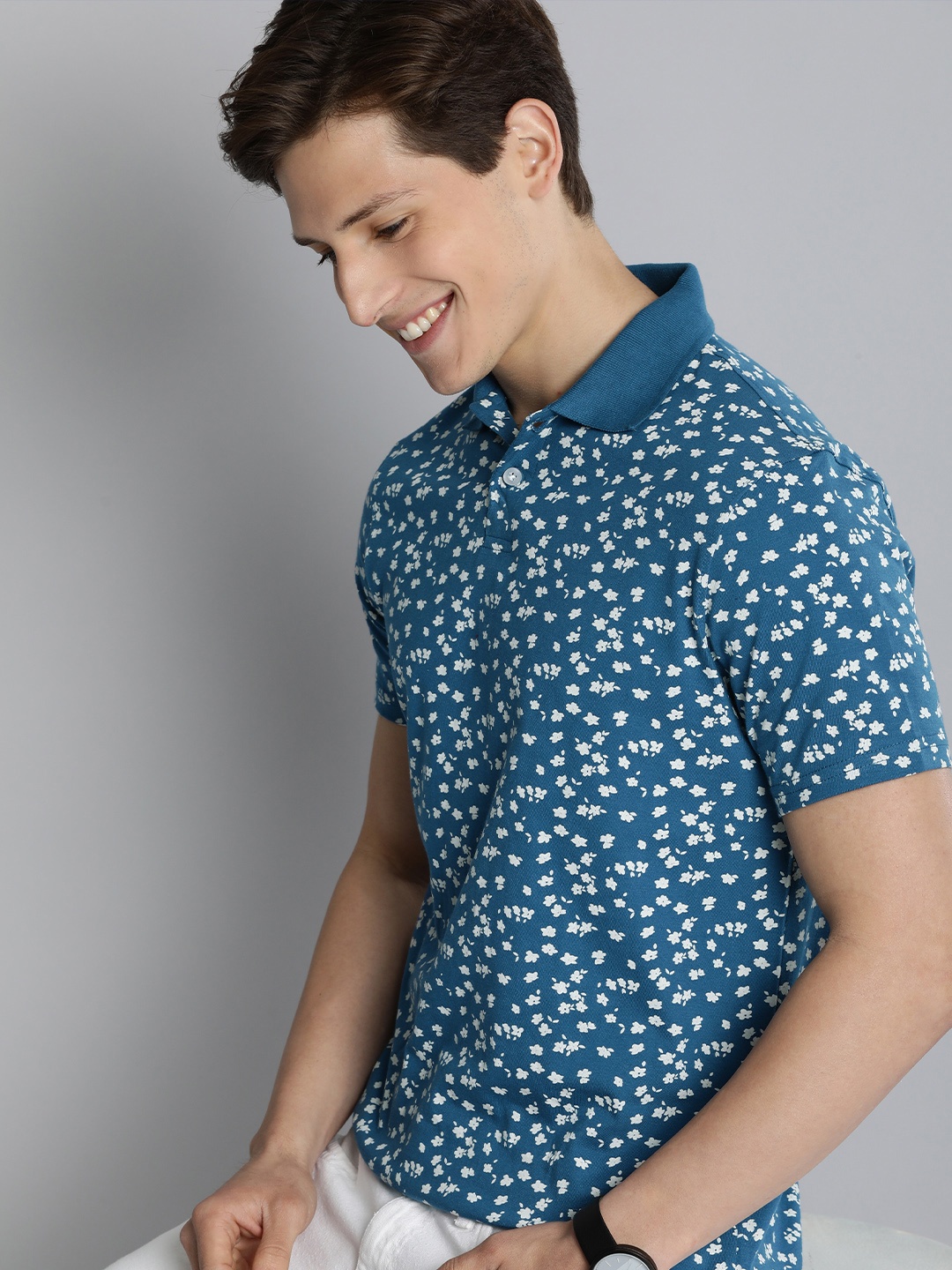 

Mast & Harbour Men Blue & White Ditsy Floral Printed Polo Collar Pure Cotton T-shirt