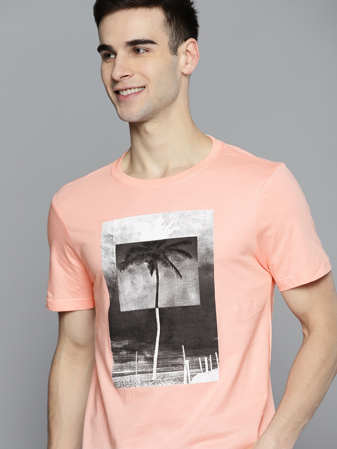 

Mast & Harbour Men Coral Pink & Black Pure Cotton Tropical Print T-shirt