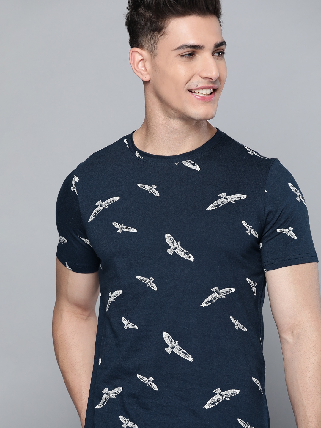 

Mast & Harbour Men Navy Blue & White Eagle Print Pure Cotton T-shirt