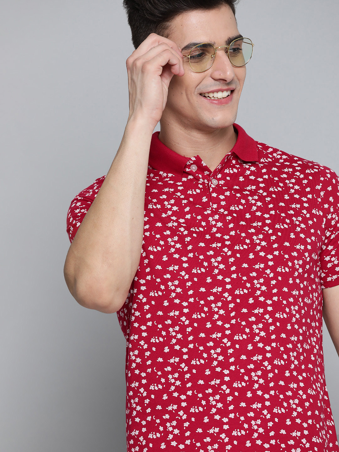 

Mast & Harbour Men Red & White Pure Cotton Floral Printed Wardrobe Essentials T-shirt