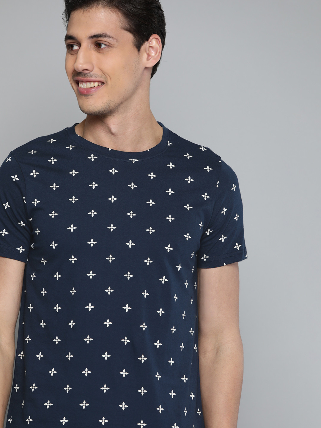 

Mast & Harbour Men Navy Blue & Off White Printed Pure Cotton T-shirt
