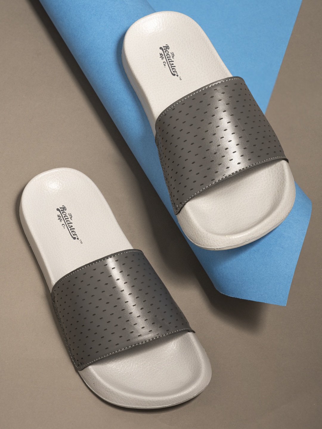 

Crew STREET Men Black & Grey Sliders