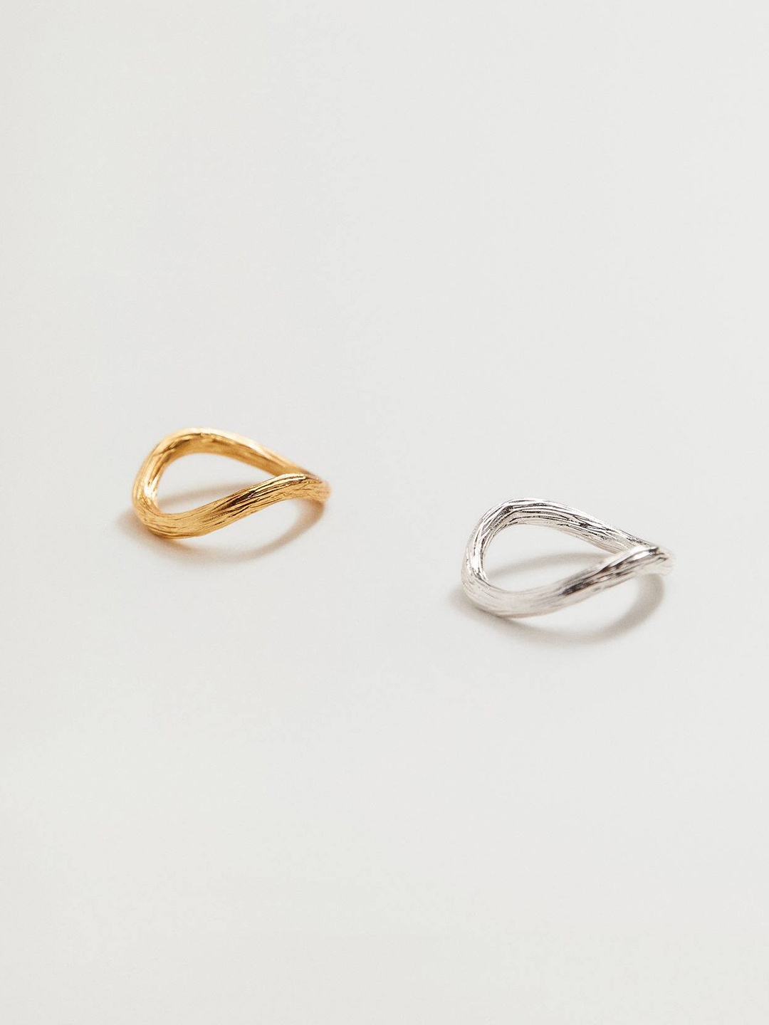 

MANGO Women Pack of 2 Textured Finger Rings, Gold