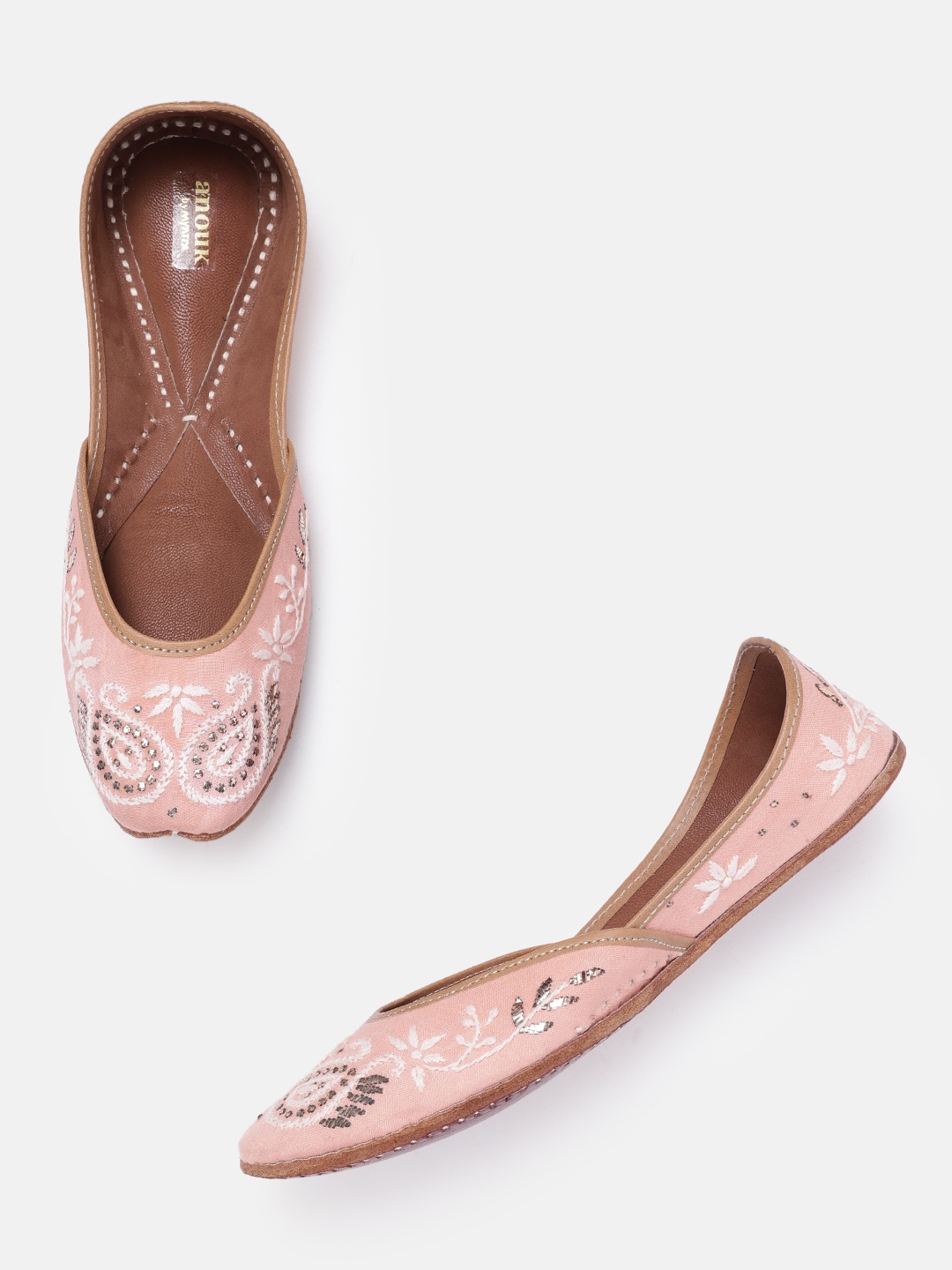 

Anouk Women Peach-Coloured & White Ethnic Embroidered Handcrafted Leather Mojaris