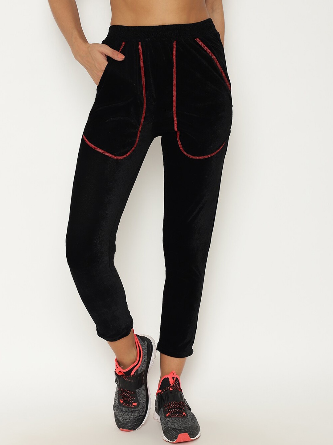 

CHKOKKO Women Black Solid Track Pants