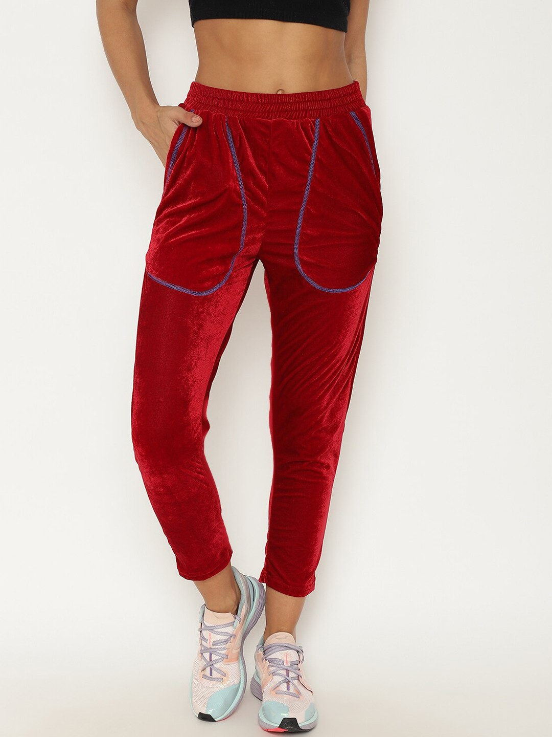 

CHKOKKO Women Maroon Solid Slim Fit Track Pants