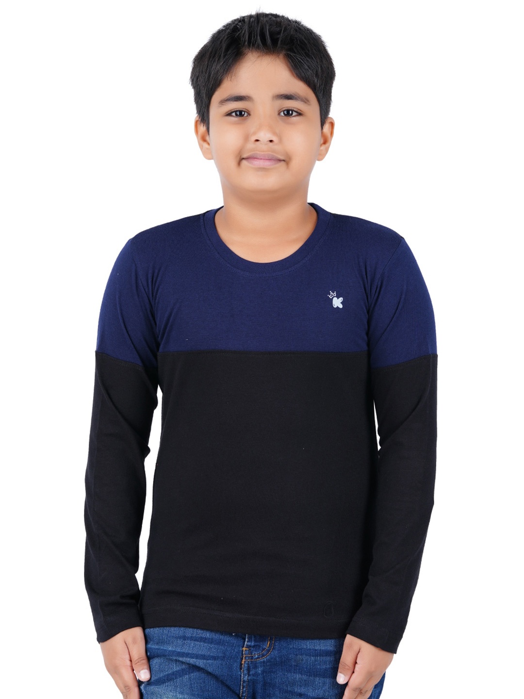 

Kiddeo Boys Navy Blue & Black Colourblocked Slim Fit T-shirt