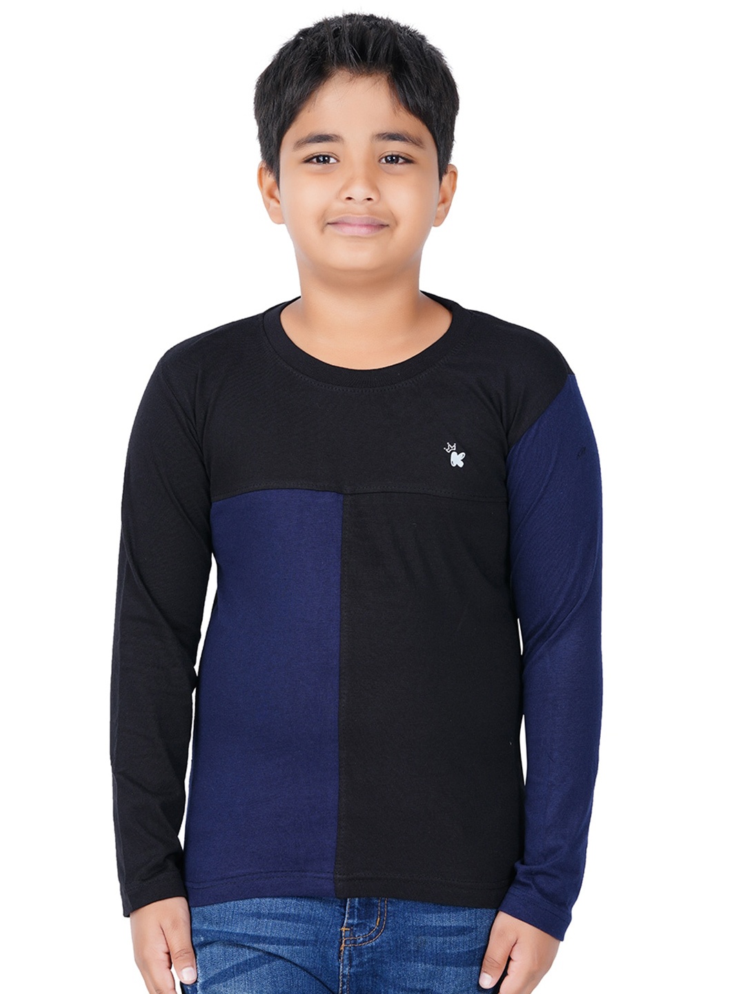 

Kiddeo Boys Navy Blue & Black Colourblocked Slim Fit T-shirt