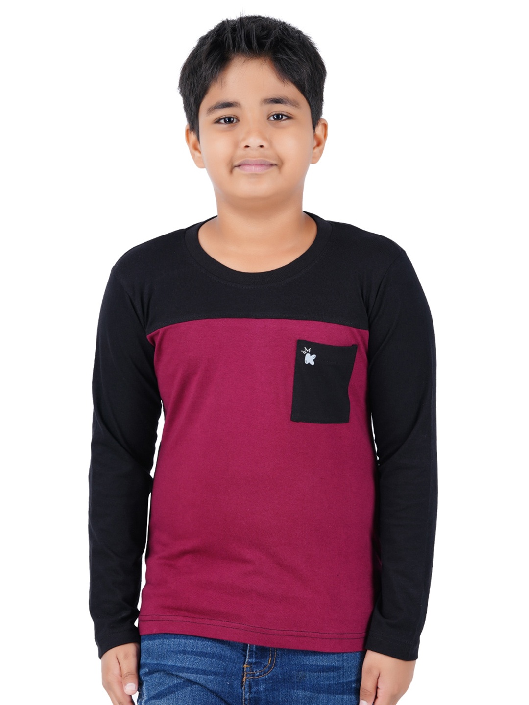 

Kiddeo Boys Maroon & Black Colourblocked Pockets Slim Fit T-shirt