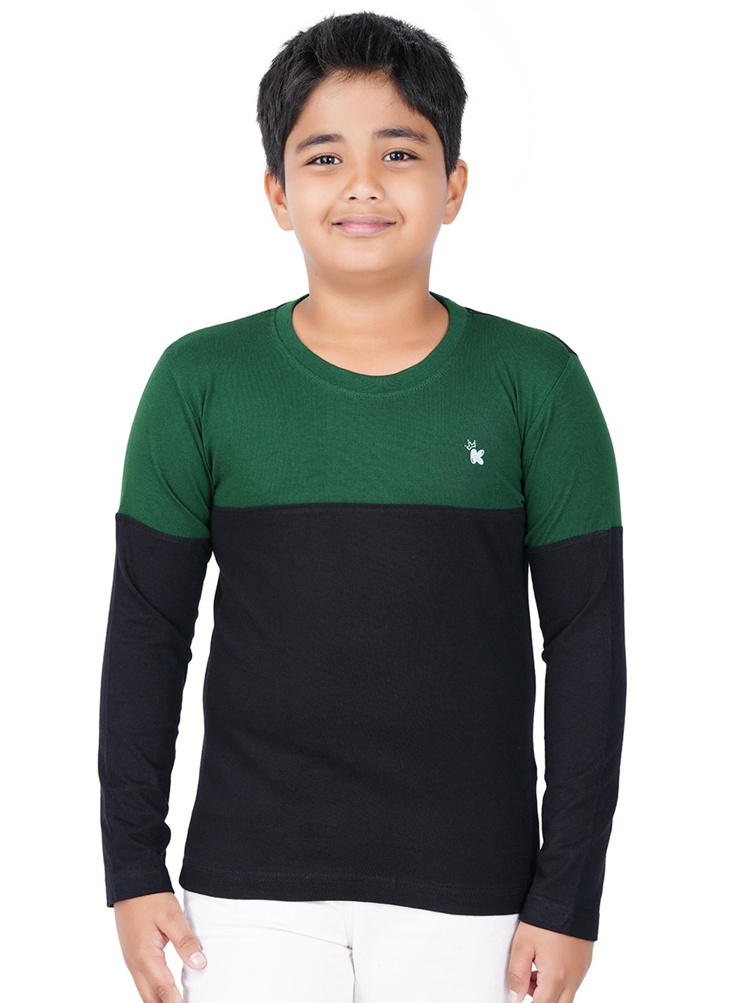 

Kiddeo Boys Green & Black Colourblocked Slim Fit T-shirt