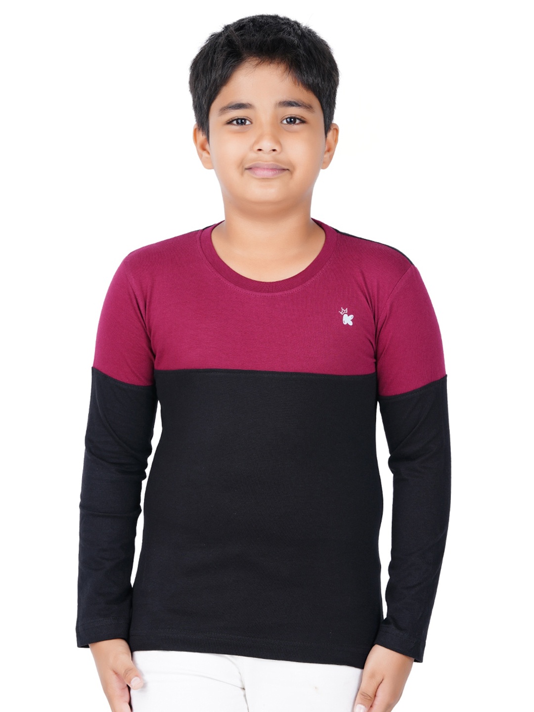 

Kiddeo Boys Maroon & Black Colourblocked Slim Fit T-shirt