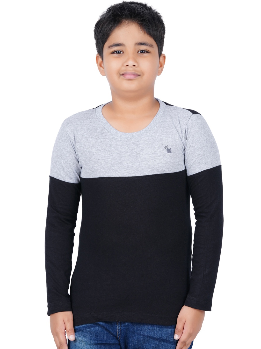

Kiddeo Boys Grey Melange & Black Colourblocked Slim Fit T-shirt