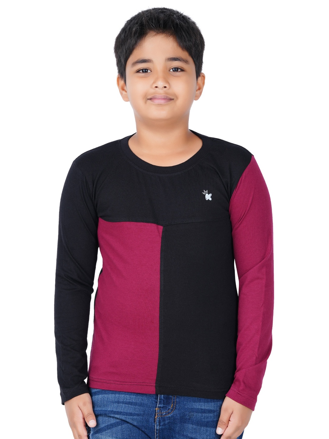 

Kiddeo Boys Maroon & Black Colourblocked Slim Fit T-shirt