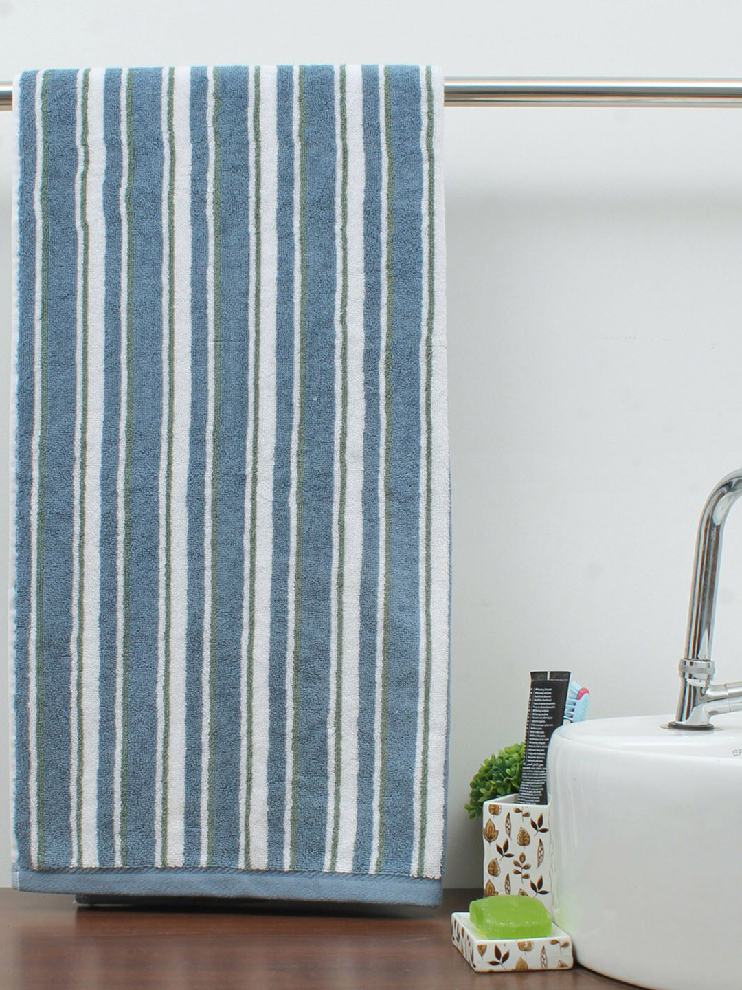 

AVI Living Green & White Striped 550 GSM Pure Cotton Bath Towel