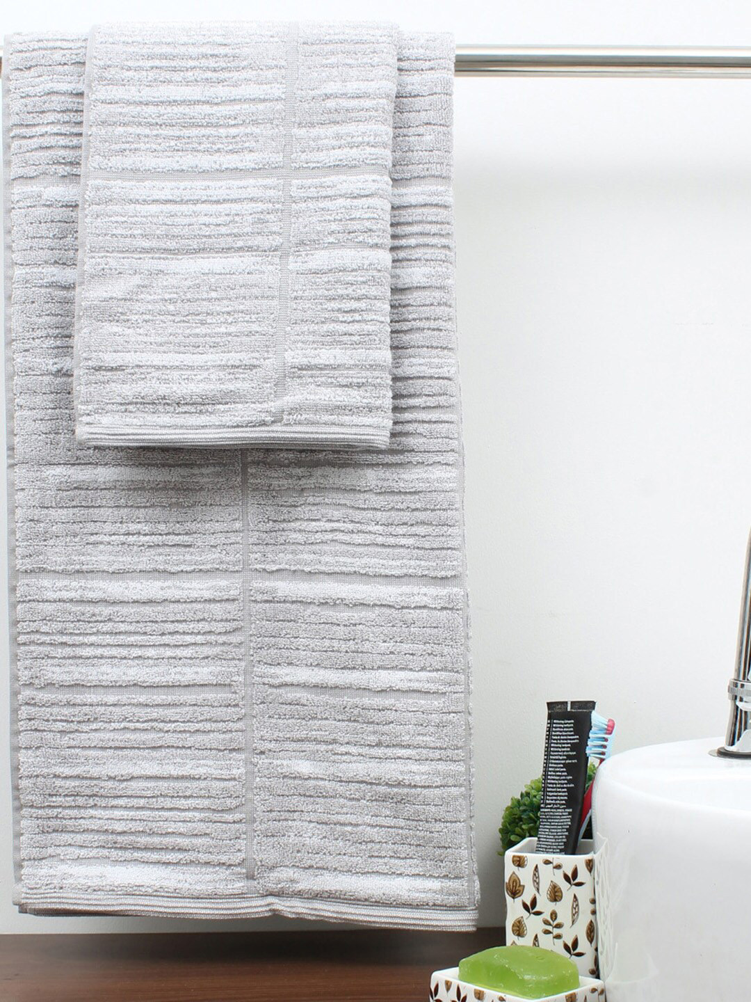 

AVI Living Set Of 4 Striped Pure Cotton 600 GSM Towels, Grey