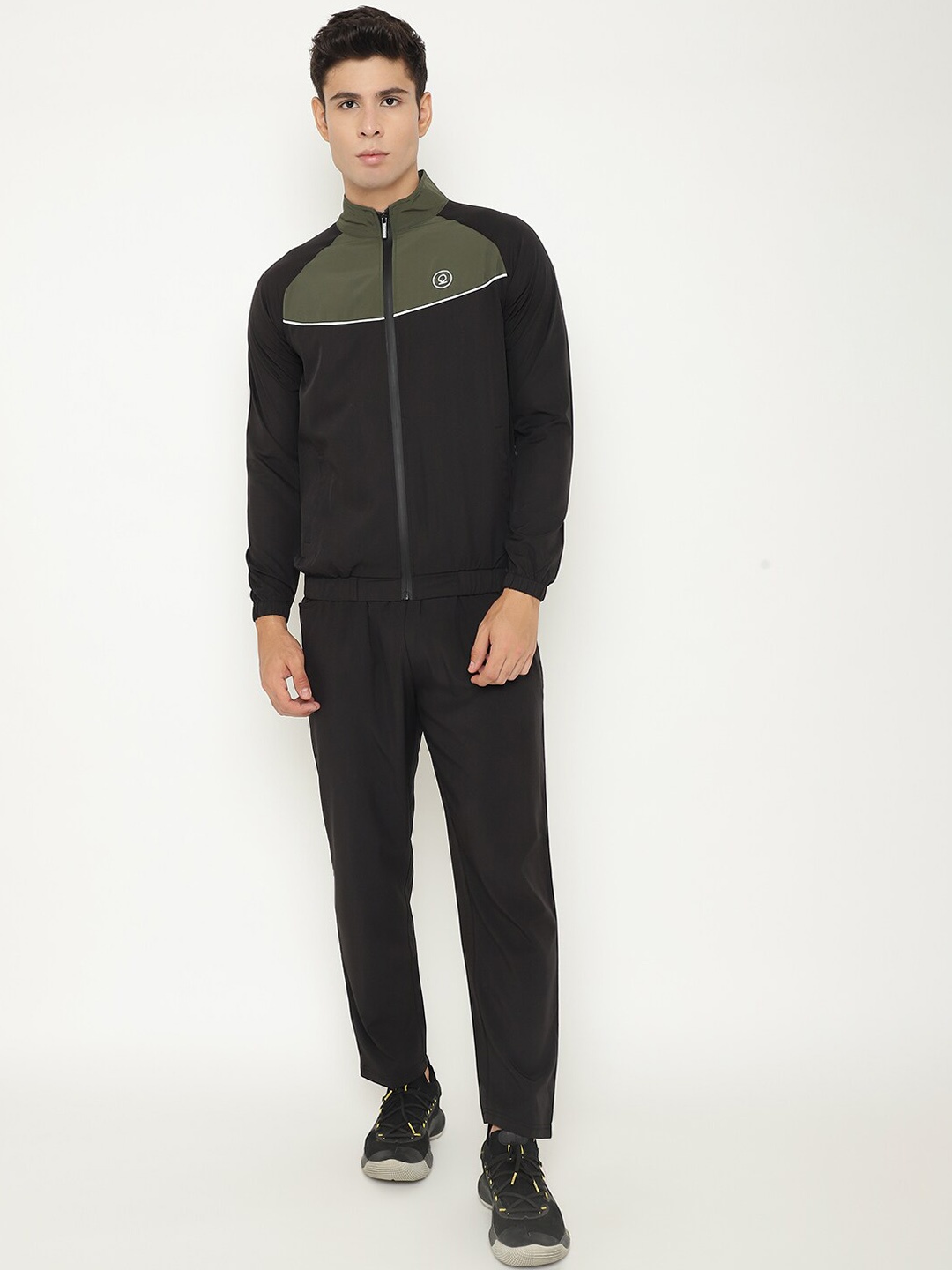 

Chkokko Men Olive Green & Black Colourblocked Tracksuit