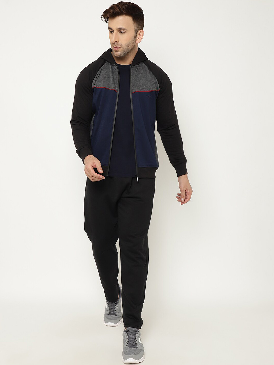 

CHKOKKO Men Black & Navy Blue Colourblocked Gym Tracksuit