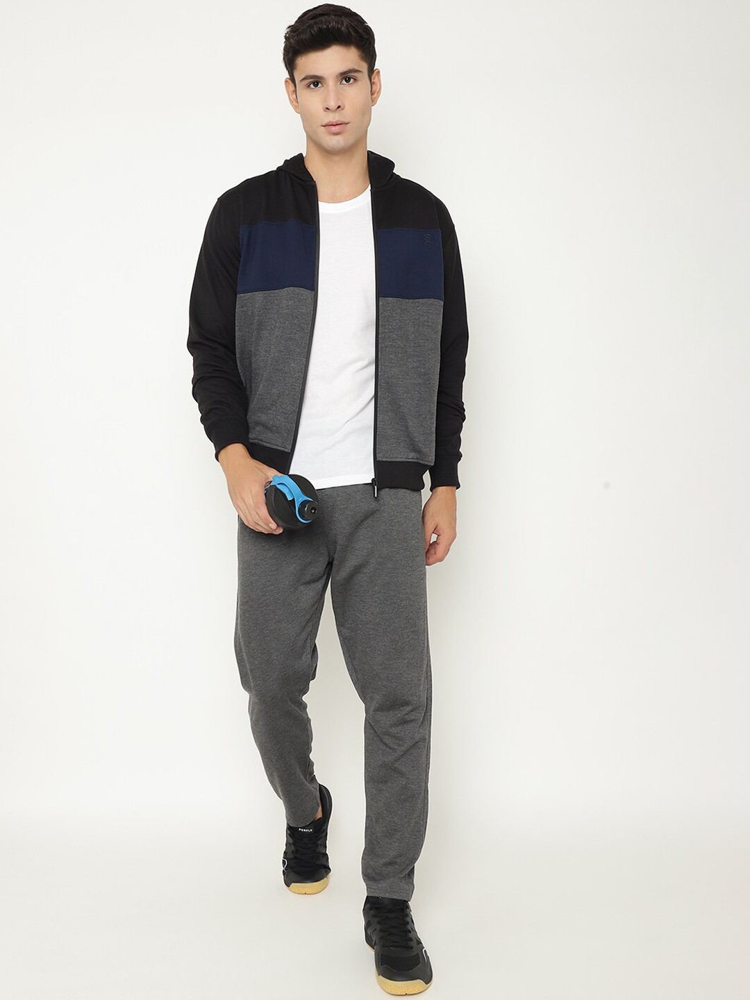 

Chkokko Men Black & Grey Colourblocked Tracksuit