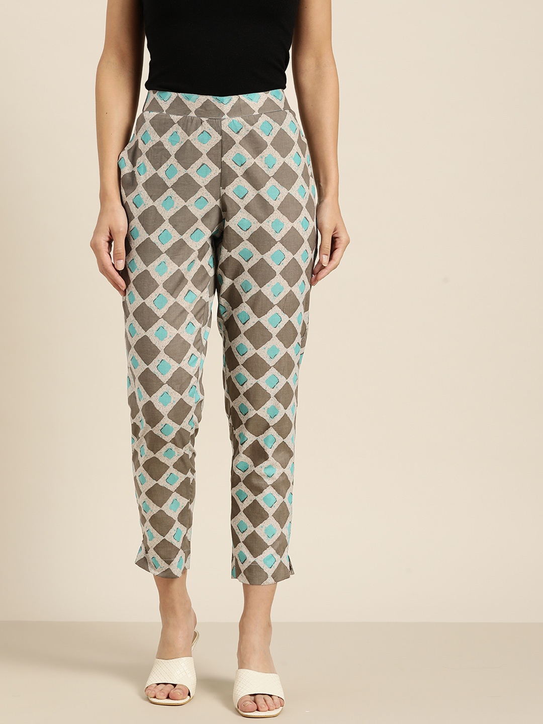 

Sangria Women Brown & Green Pure Cotton Geometric Printed Trousers