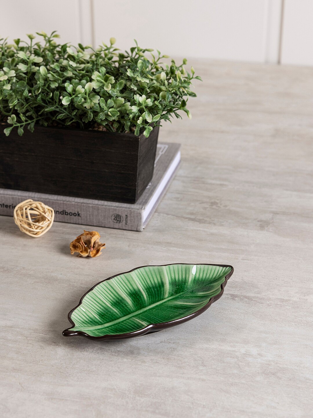 

Pure Home and Living Set of 2 Green Alder Leaf Platter