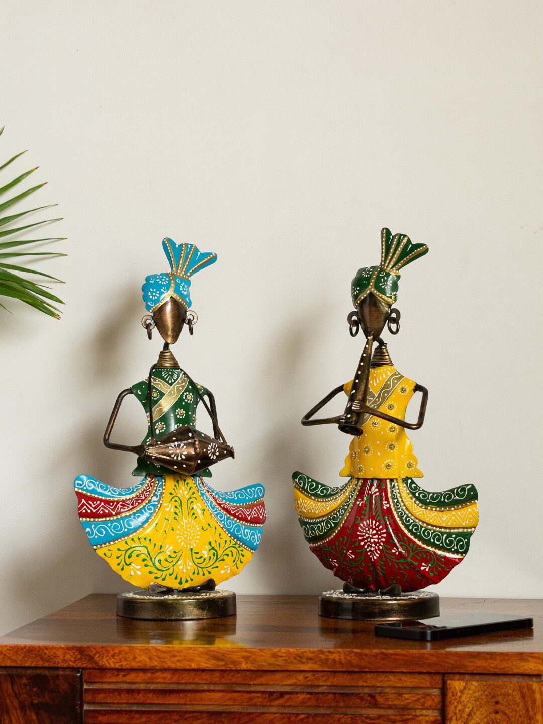 

ExclusiveLane Set Of 2 Handpainted & Handcrafted Folk Musicians Decorative Iron Showpieces, Copper
