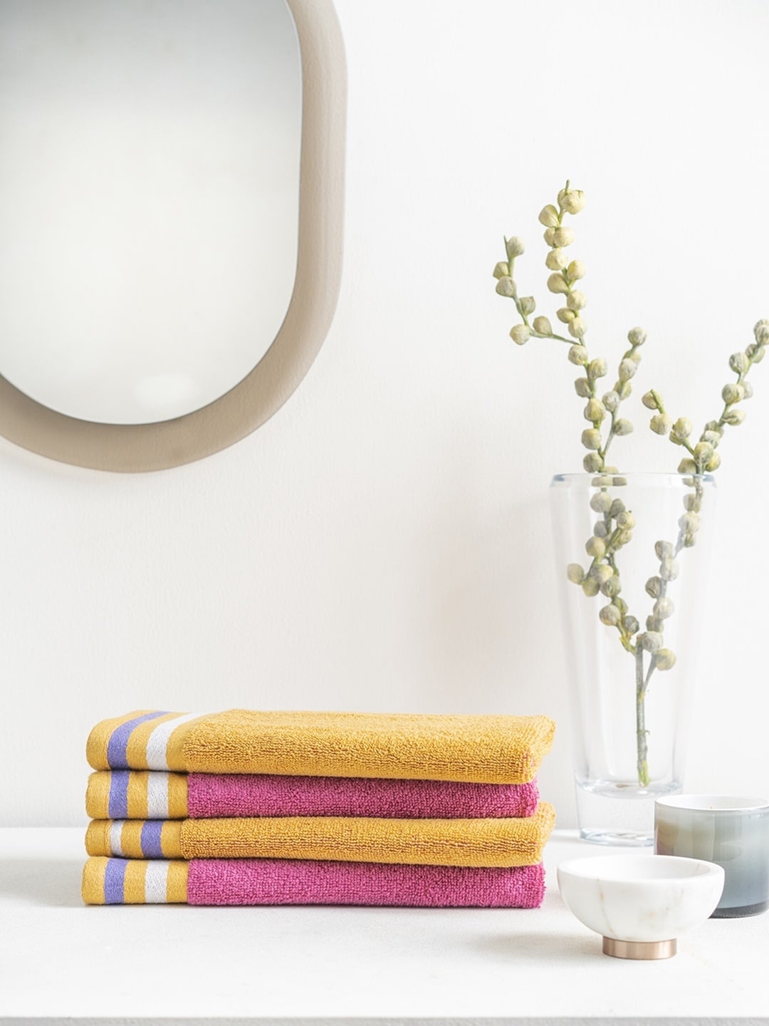 

DDecor Yellow & Pink Set of 4 Solid 500 GSM Hand Towels