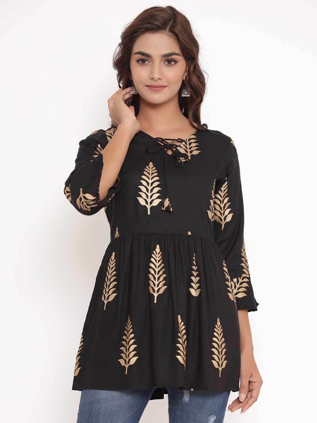 

Fabriko Black & Gold-Toned Geometric Printed Flared Sleeves Kurti