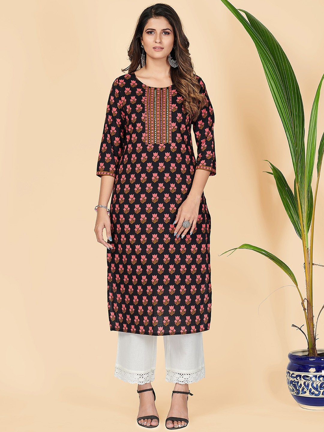 

Vbuyz Women Black & Red Ethnic Motifs Printed Cotton Kurta