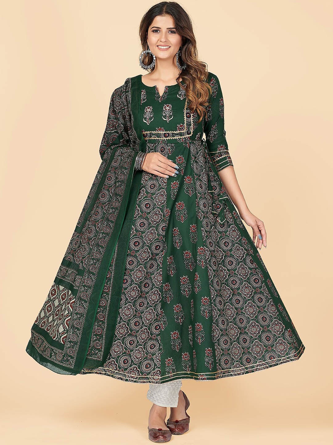 

Vbuyz Women Green Ethnic Motifs Embroidered Gotta Patti Anarkali Kurta with Dupatta