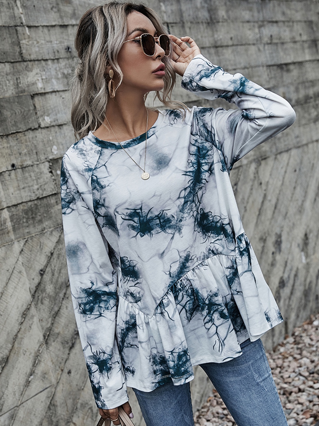 

URBANIC Women White & Navy Blue Tie and Dye Relaxed Fit Longline A-Line Top